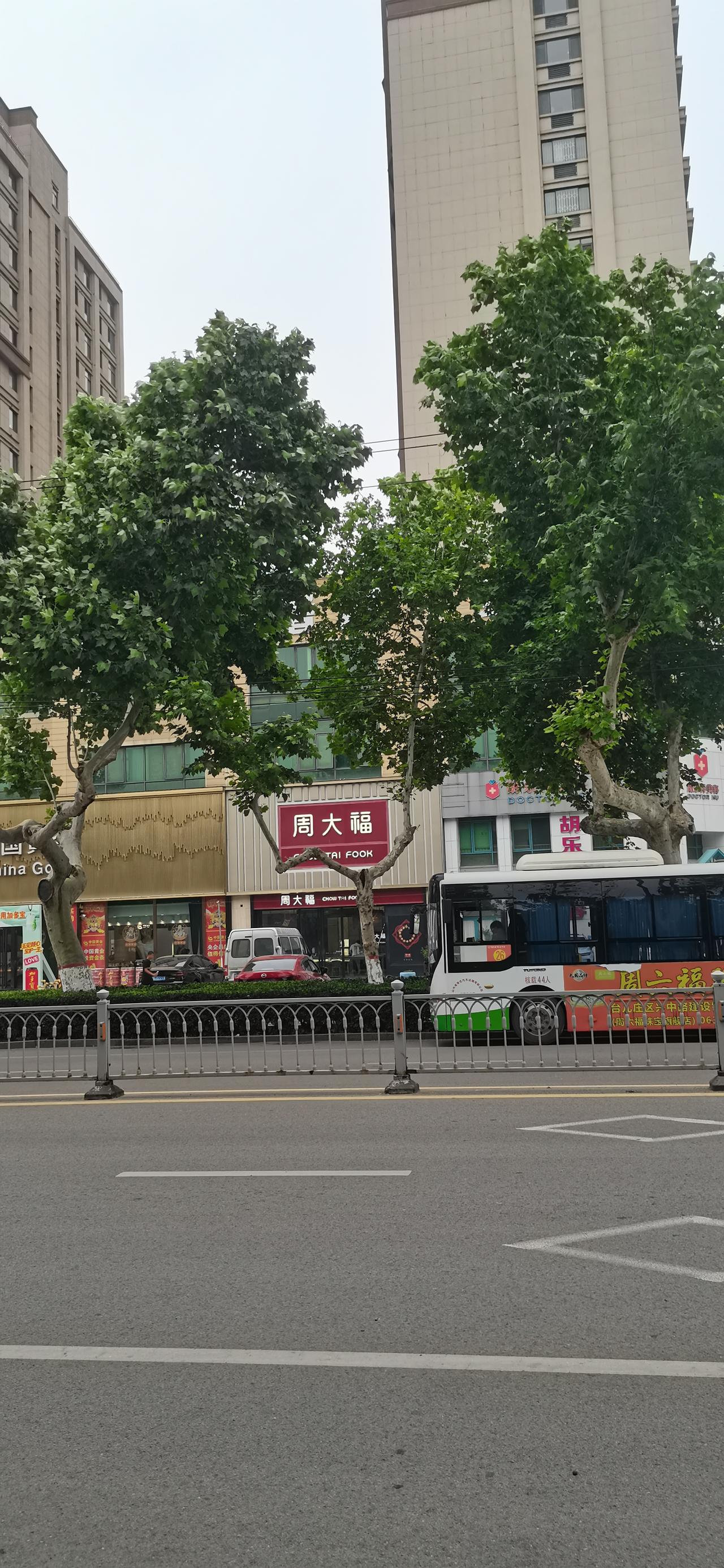 弟媳是旺夫命，不仅生了2个宝贝儿子，工作干的也好，是单位中层。关键是她走到那里，