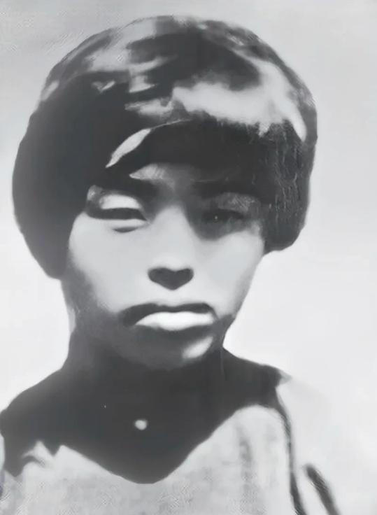 1930年12月，挺着大肚子受完刑的共产党员吴澄预感到自己或许将不久于人世了，她