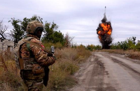 俄罗斯终于打下了红军城，这相当于把一盆凉水泼在了美西方的头顶上，这盆凉水也浇醒了