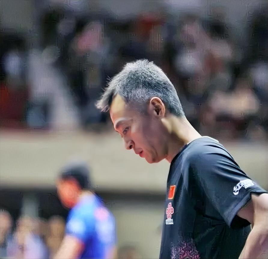 秦志戬乒乓人生的十大荣辱时刻

1、1994年，作为国乒新人访欧首秀，连续输给了