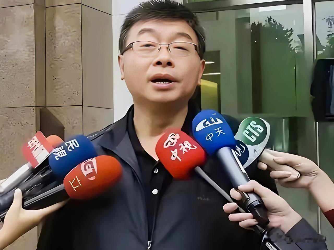 台湾邱毅真敢说：“倘若中国人民解放军踏上台湾的土地，台湾军队极有可能会选择避免正