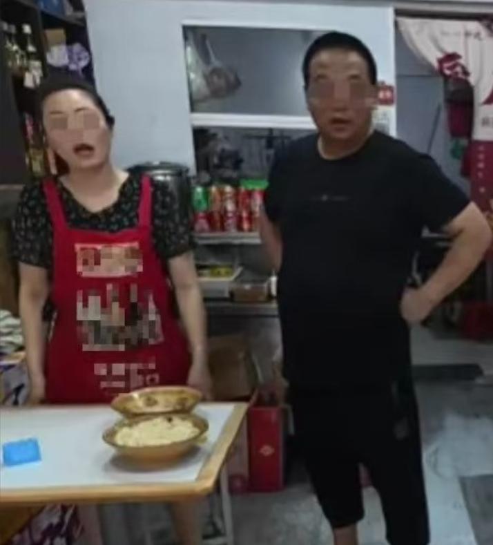 太讽刺！苏州开了快十年的夫妻面馆，一夜关门，攒了十年的口碑因为9毛钱压垮。

安