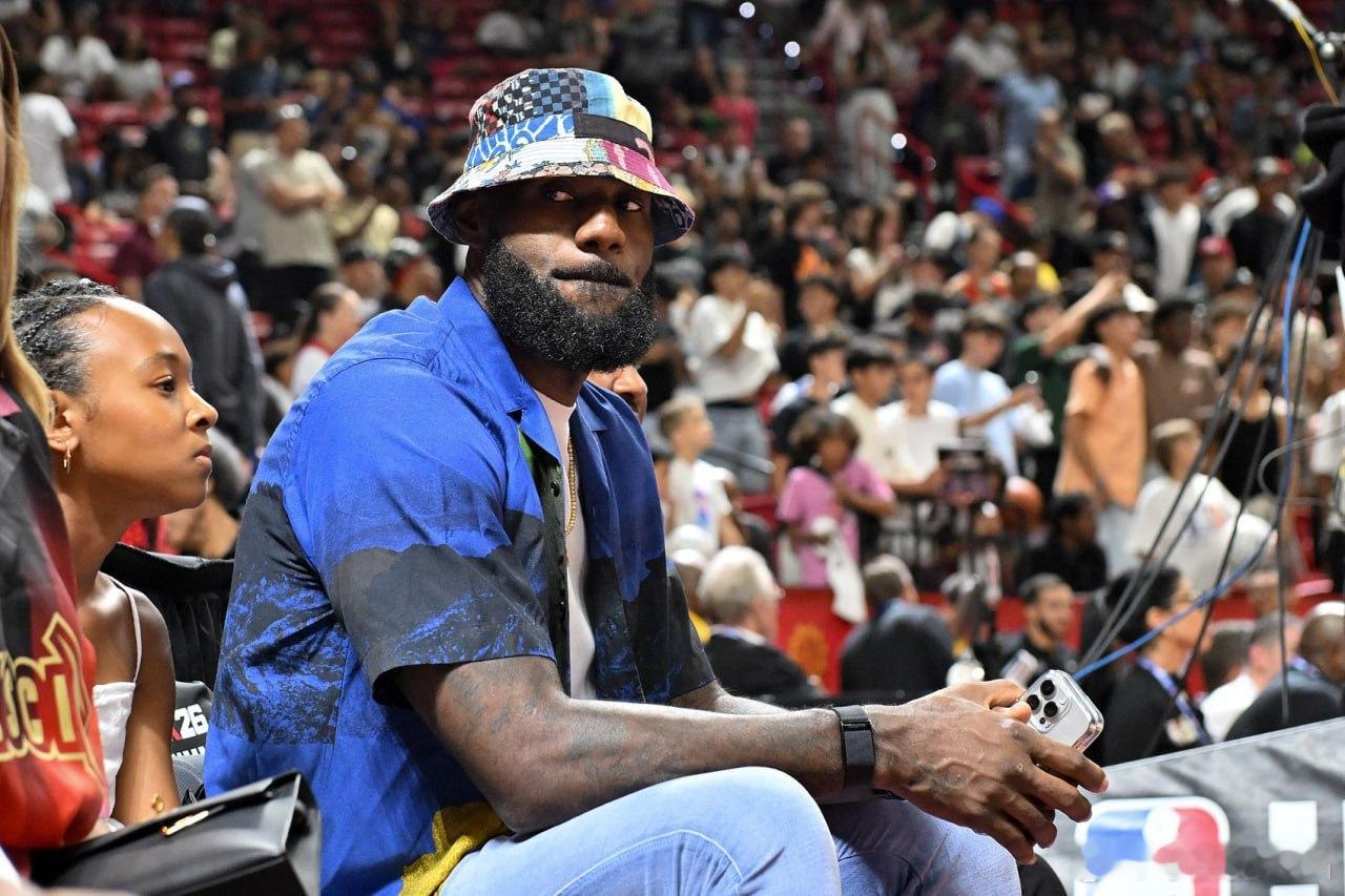 今天，美媒Hoopshype统计了一项数据，球员生涯同期与任意NBA球队的季后赛