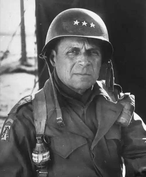 1951年1月5日凌晨，中国人民志愿军攻进了汉城，彭总带领几个参谋来到联合国军司