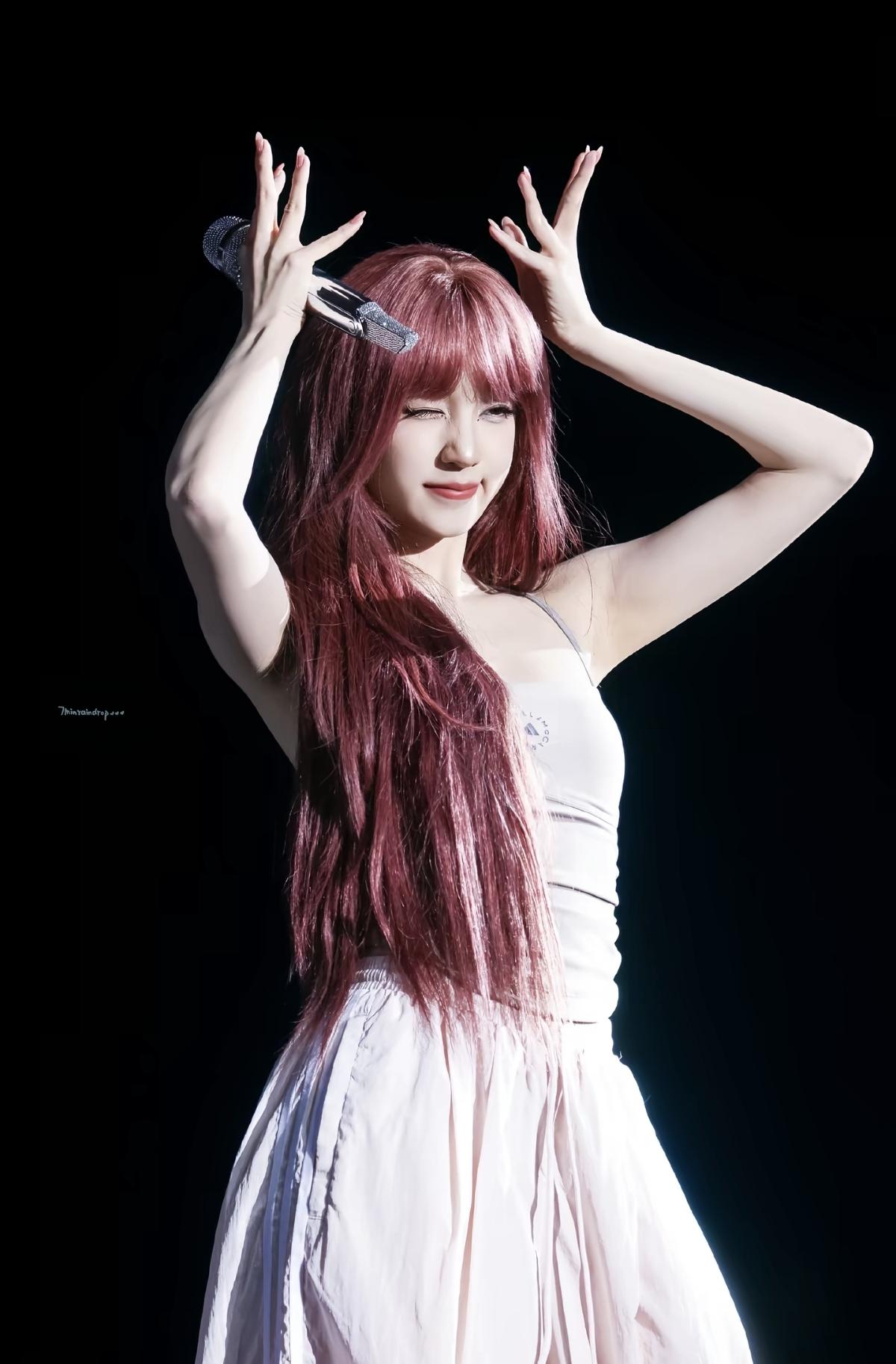 每一次亮相都有新惊喜，宋雨琦的红发真的百看不厌！💖 舞台上的你永远这么有感染力