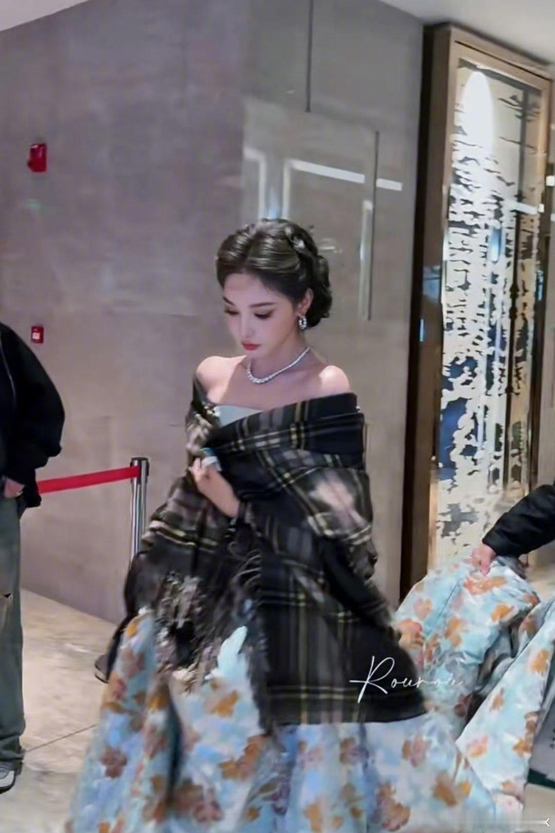 彭小苒北影节双重身份 这下贪了，下辈子想要彭小苒的眉毛和谈吐