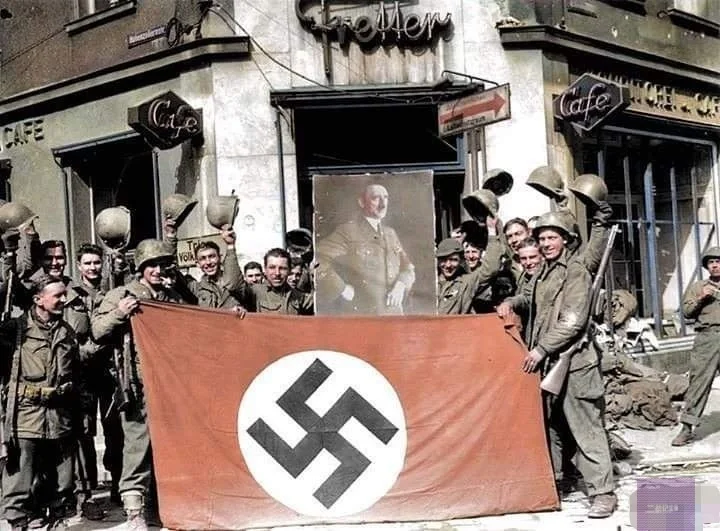 1945年3月22日，美军第7军第70步兵师第275步兵团的美国士兵们...