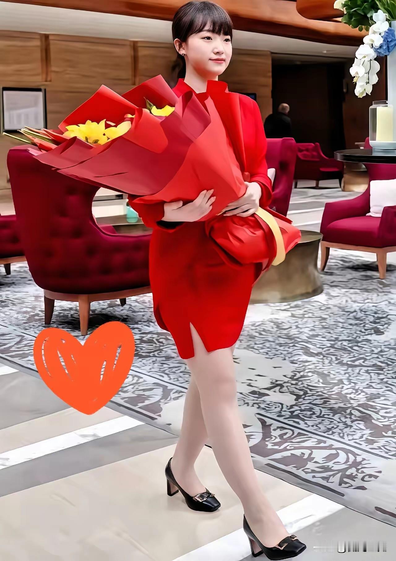 一个断斤老太婆还有什么光可走，走了也没人爱看，只能丟脸而已！