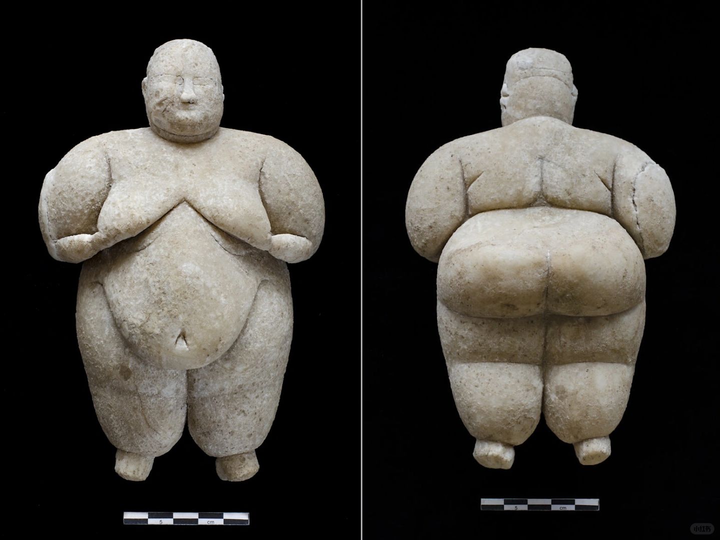 新石器时代拟人大理石雕像（公元前5500-8000年）在土耳其恰塔尔胡克发掘。