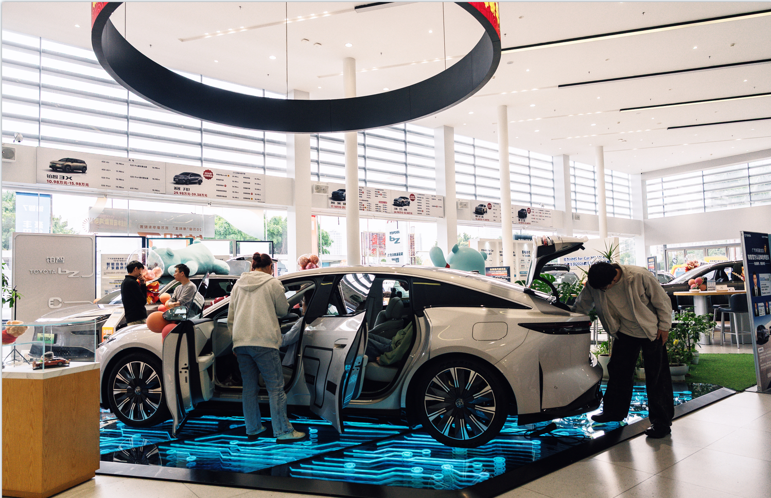 小米官微预祝铂智7上市成功广汽丰田和小米互祝上市，是一种传播风向的变化。如今的汽