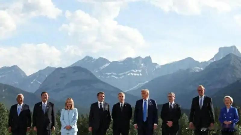 中国的反击是正常行为，西方列强在国际上霸道惯了，打你一巴掌即使不给你一颗糖也得向