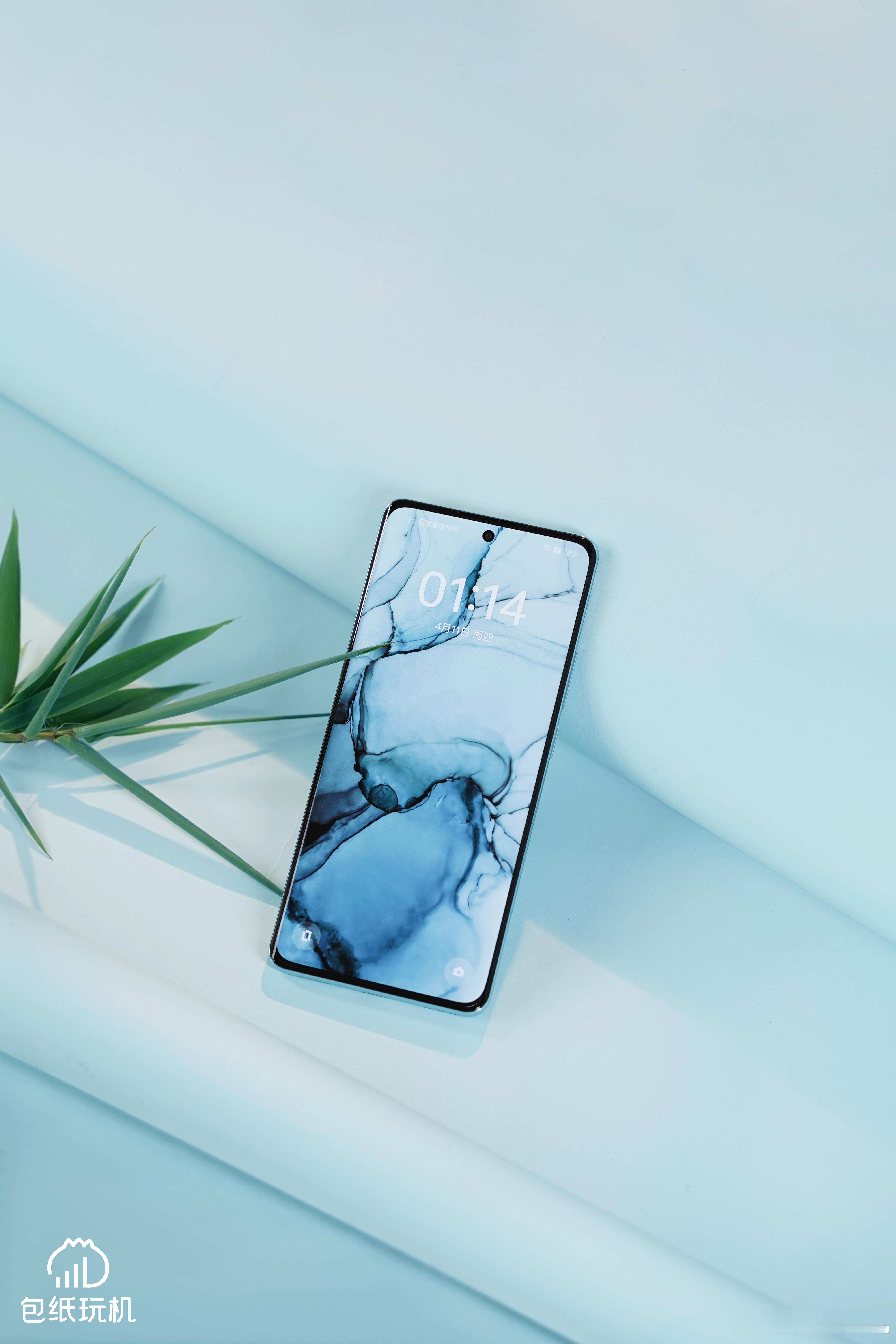 OPPO A3 Pro「天青」真机图赏，外观挺秀气的，但是这家伙居然又耐摔又满级