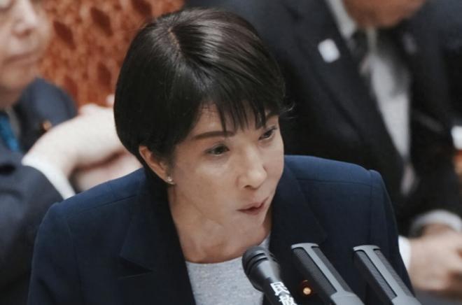 在日本受到新反制之后，高市早苗出来亮明态度，虽然没有提到“中国”二字，但一条关键