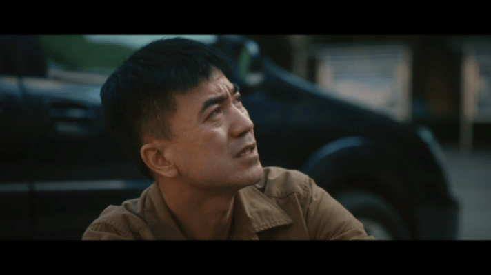 这四人凑一桌能笑死三个 看他们互怼真的比看相声还过瘾，一来一回完全不带断的。关键