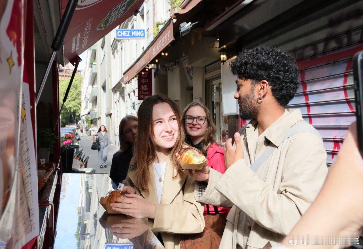 #在巴黎卖中国泡菜能暴富吗#这也是不错的发展机遇啊，中国泡菜一定会非常畅销的，这