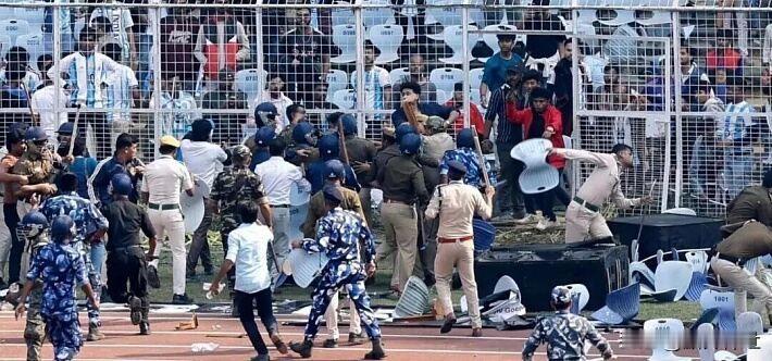 印度人发飙了

12月14日，梅西开始2025年印度巡回活动，很多球迷花1.2万