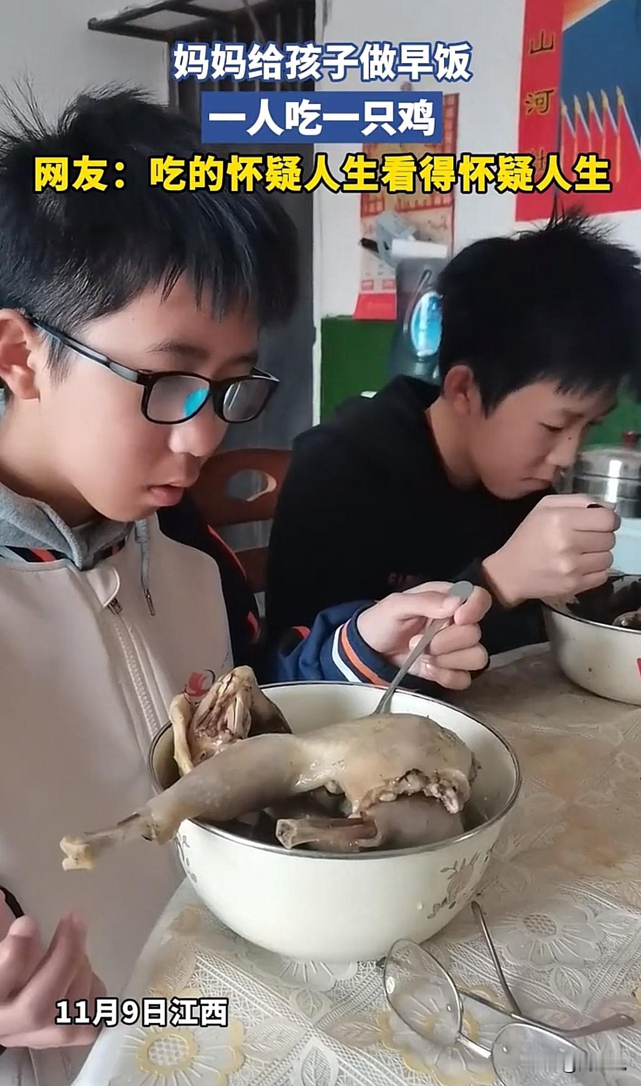 #妈妈给孩子做早饭 一人吃一只鸡#江西一位妈妈的早餐火了！没有华丽摆盘，只用最平