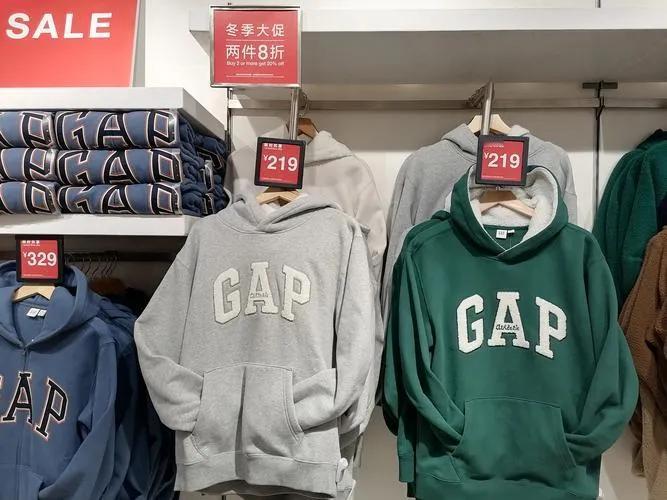 你有没有注意到一件事，你逛街的时候，优衣库永远有人排队，而旁边的Gap却疯狂关店