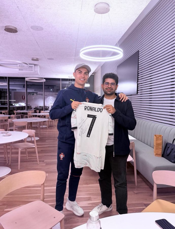 C罗 协议签署后的新照片。克里斯蒂亚诺·罗纳尔多与Perplexity AI首席