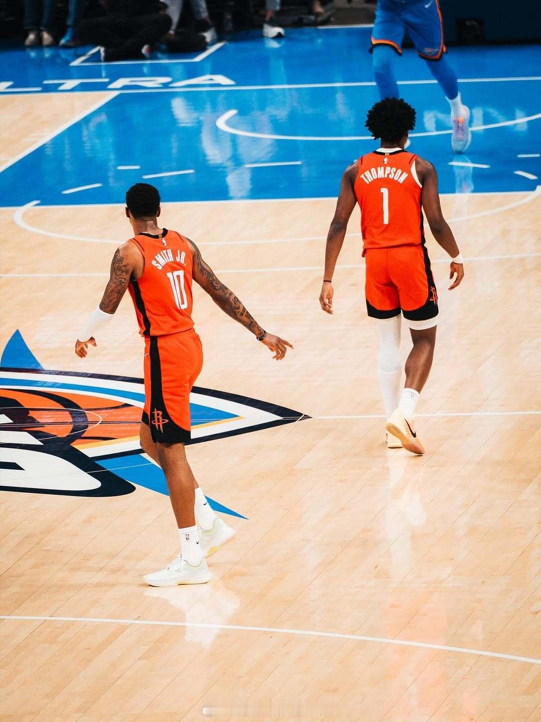 小贾谈球队本赛季的成长：“我认为每个人都更成熟了，每个人都多了一点自信，我们这里