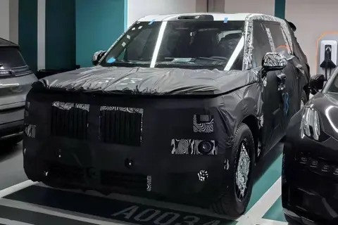 车市热门[超话]  近日，极氪旗下大型SUV EX1H谍照曝光，将是极氪的一款全