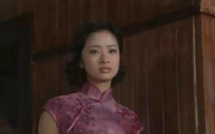 1975年，一位东北猎人在山上打猎，发现了一具老妇人的遗体，让人震惊的是，经有关