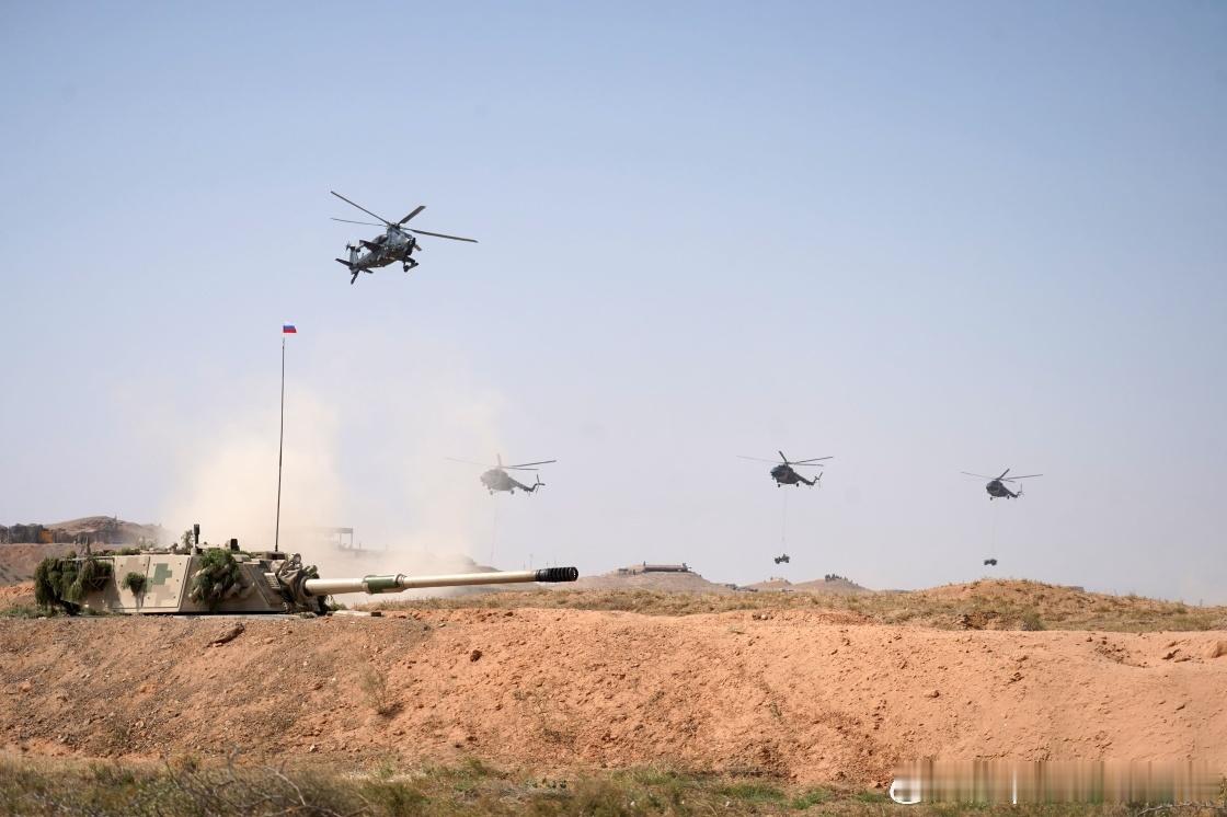 2021年8月西部联合-2021演习中俄方官兵驾驶战车进行作战协同军事历史全触达