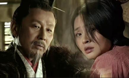 她不要荣华，只要儿子的命。 
 
这话听着感人。但你细想——进宫的女人就算失宠，
