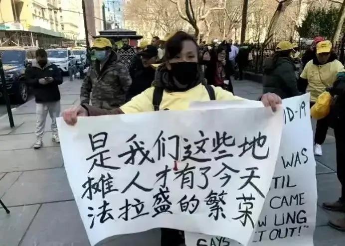 你以为这是在中国？No 这是在美国，滋油皿煮的美利坚繁华的纽约市中心！他们卖掉房