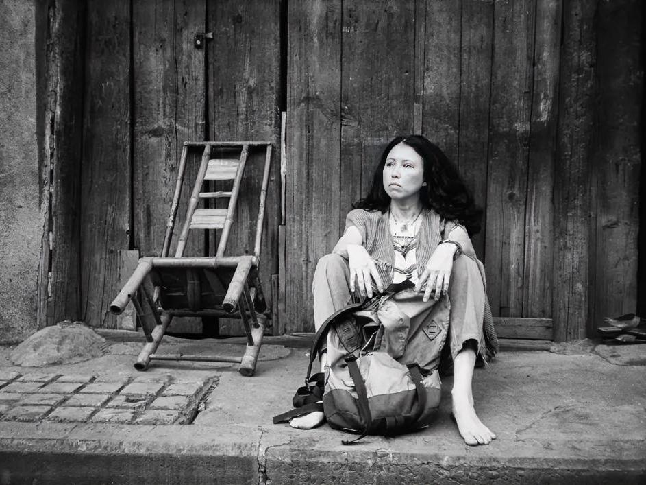 三毛曾说：
“一辈子都在省着，攒着，
不论多抠，钱还是没存够。
一辈子都在忍着，