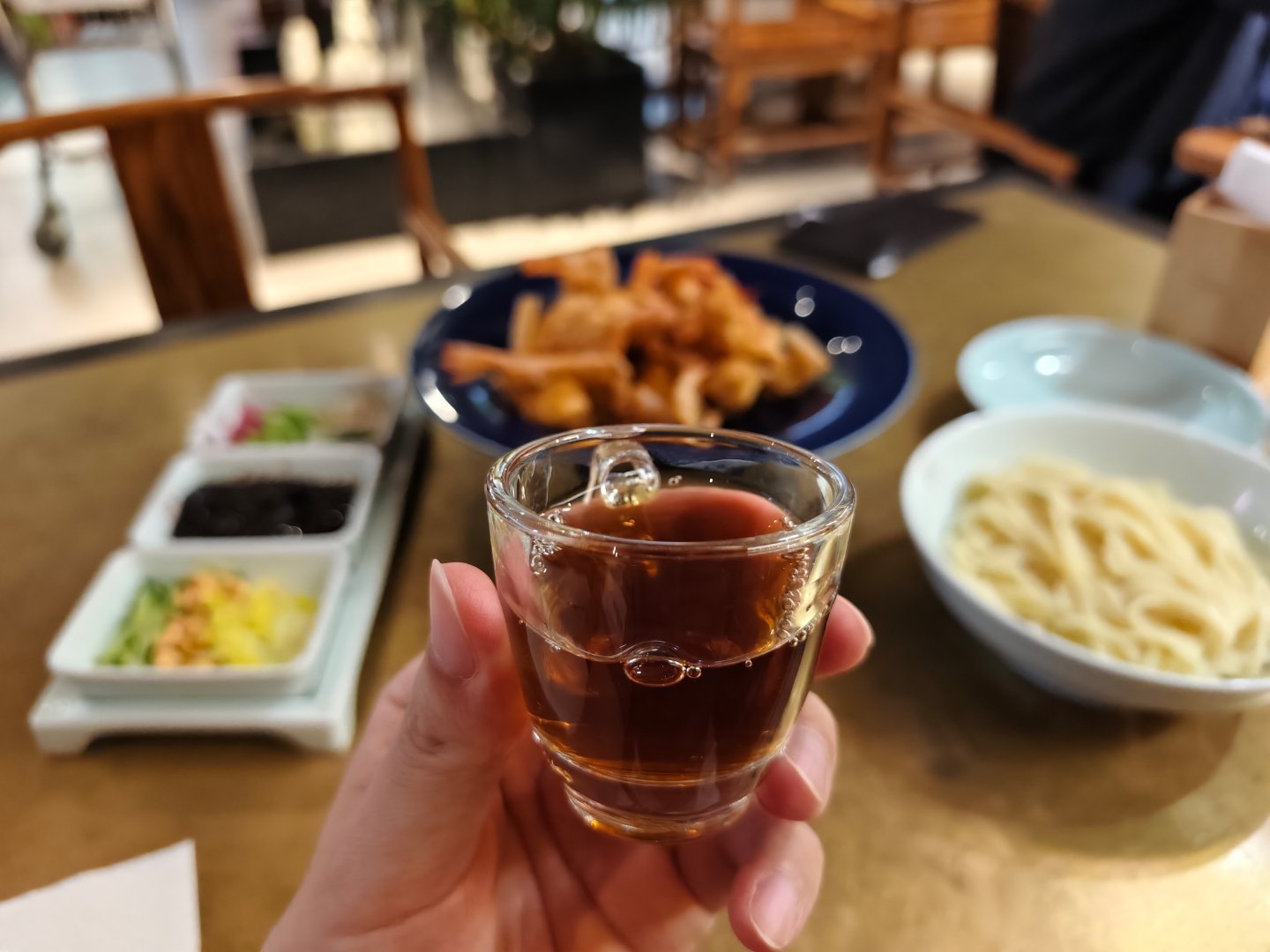 前有梁朝伟飞到巴黎喂鸽子，后有夏天超燃飞到北京喝梨汤已经不知道多久没吃过小吊梨汤