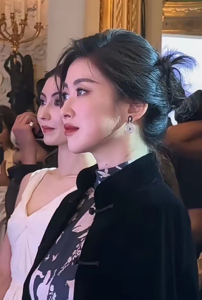 朱珠和张柏芝同框一点都不输，感觉高贵又优雅 