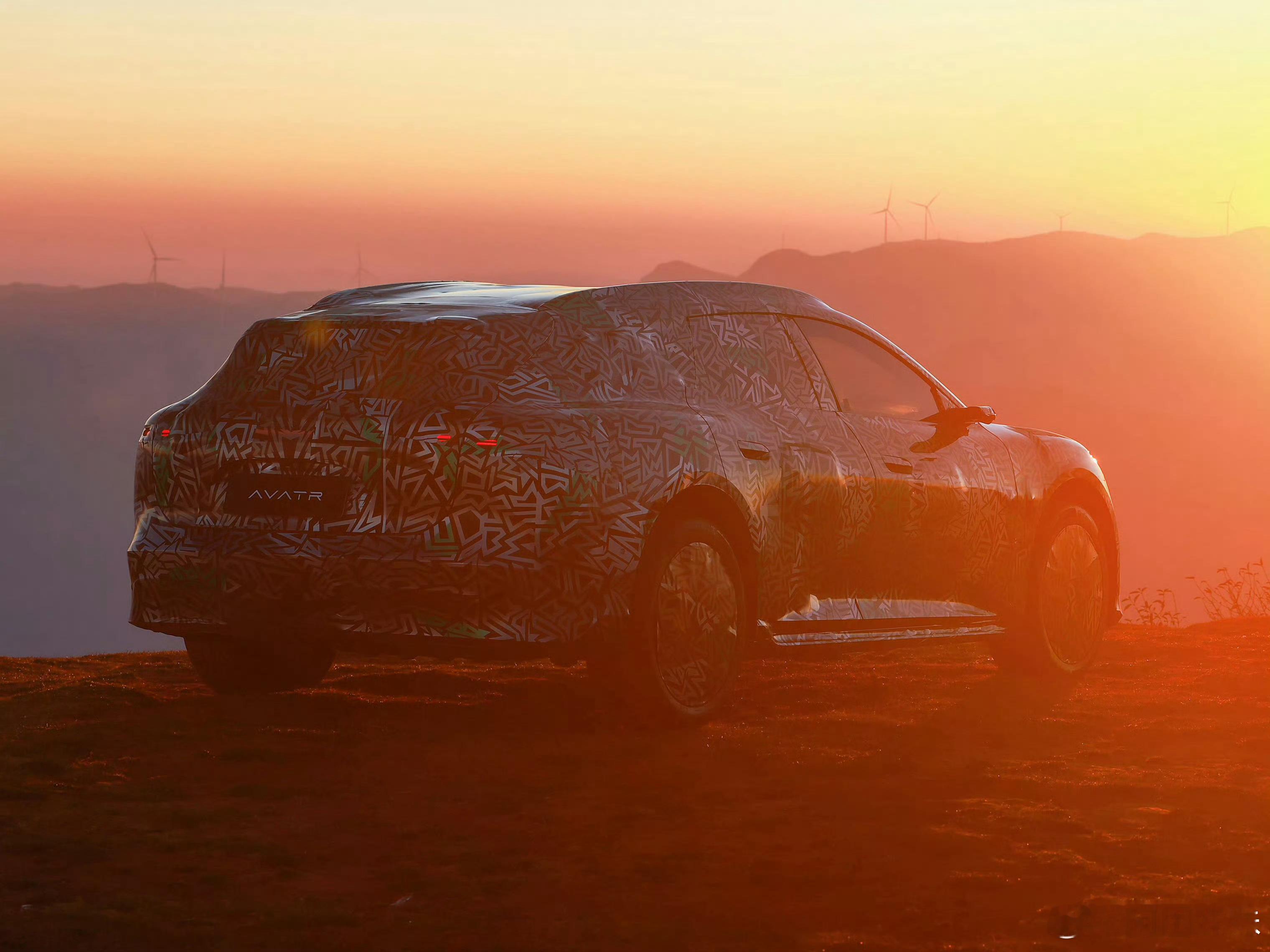 阿维塔06旅行版伪装官图，终于出了款旅行车，我感觉还是很好看的。车身修长低趴，车