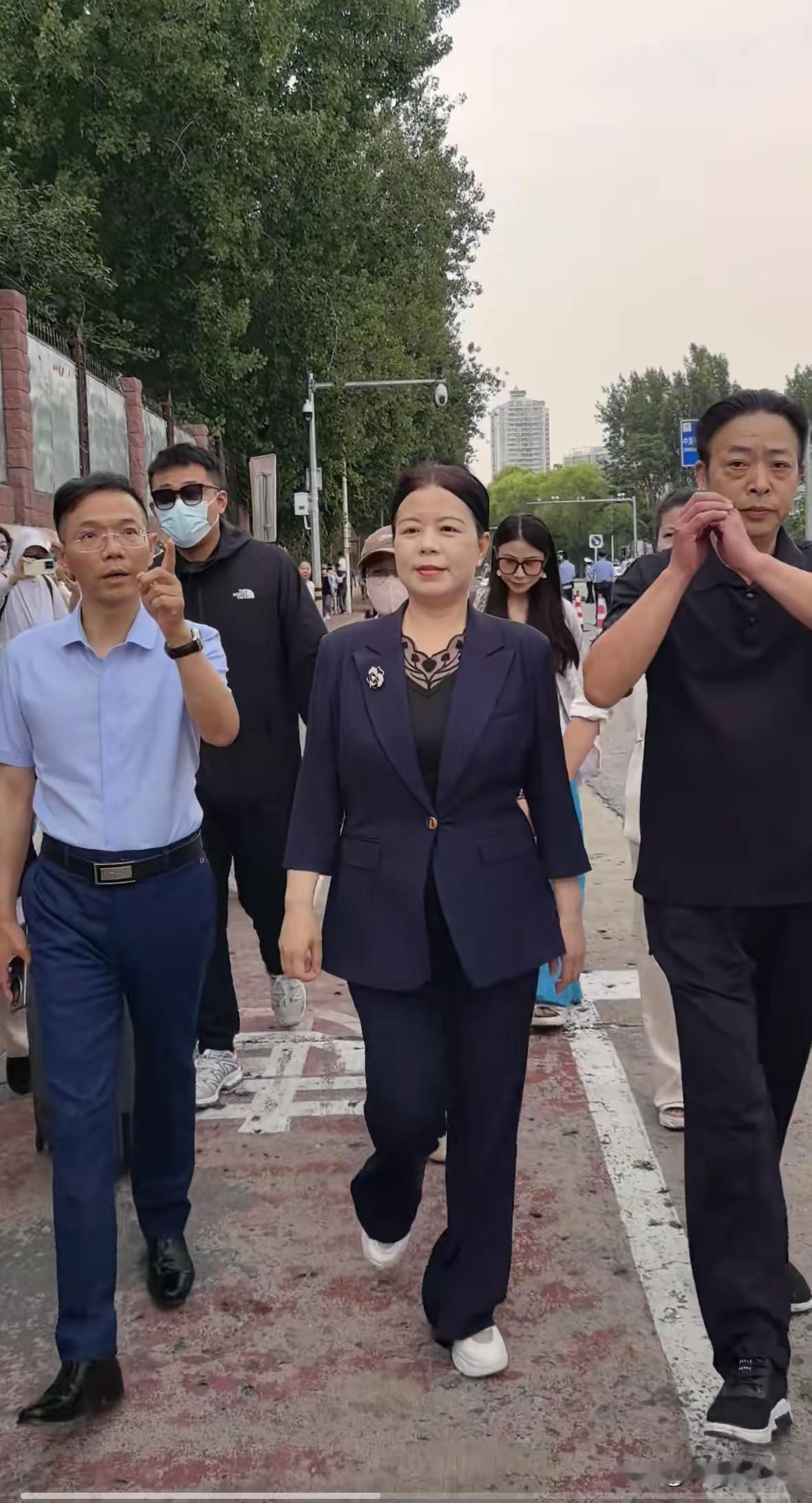 626三年备孕，十月怀胎，不生了。锤子敲落，直播间多个粉丝说意难平，一夜未眠。其