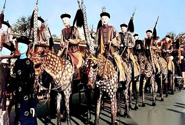 1909年，大清国马上就要咽气了，但老佛爷的葬礼，排场比天还大。
荷兰人的镜头下