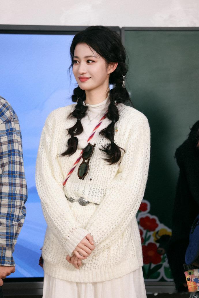 王楚然1秒钟800个表情王楚然1秒钟800个表情！《奔跑吧》当卧底藏不住心思，别