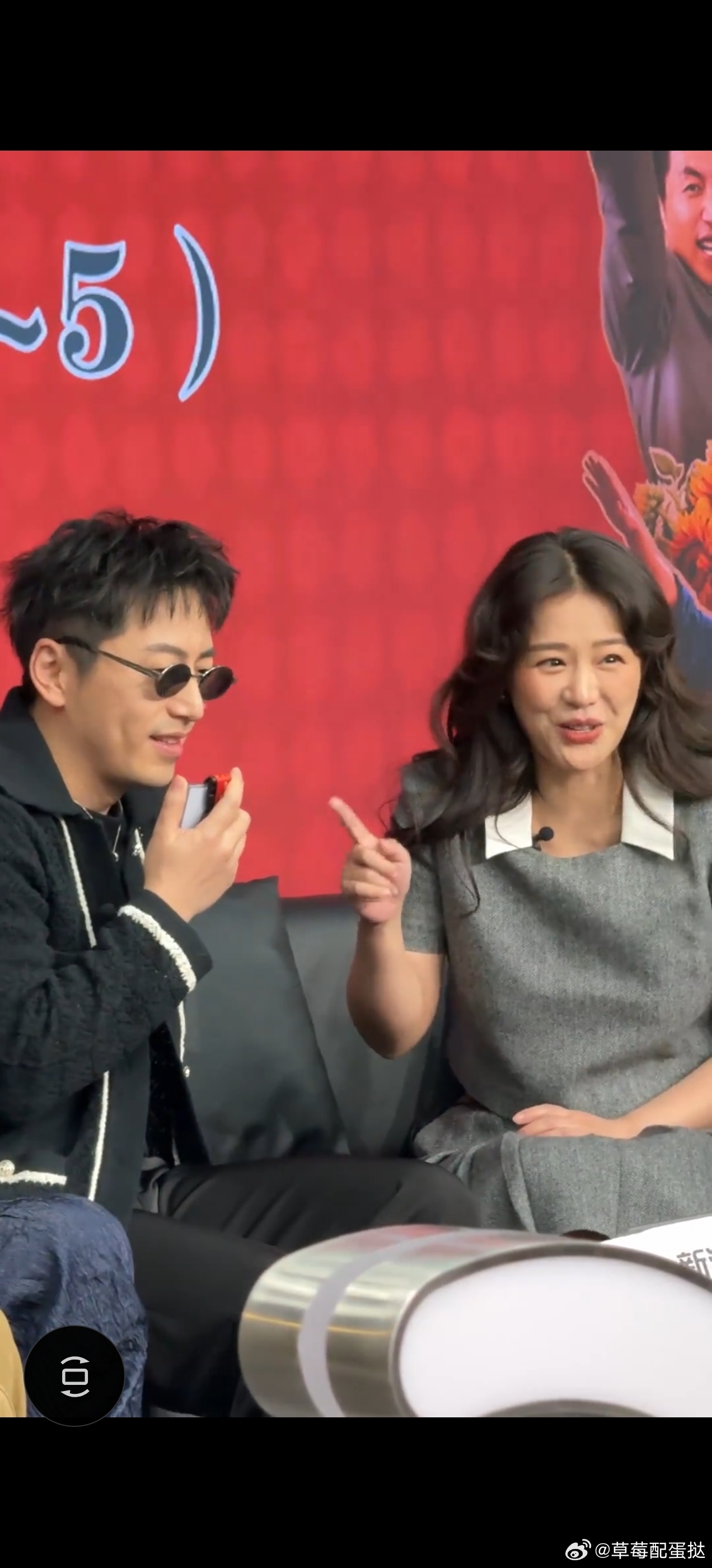 白客对马思纯撒娇说我爱你  笑不活了家人们！白客扫楼时拿对讲机对马思纯撒娇表白，