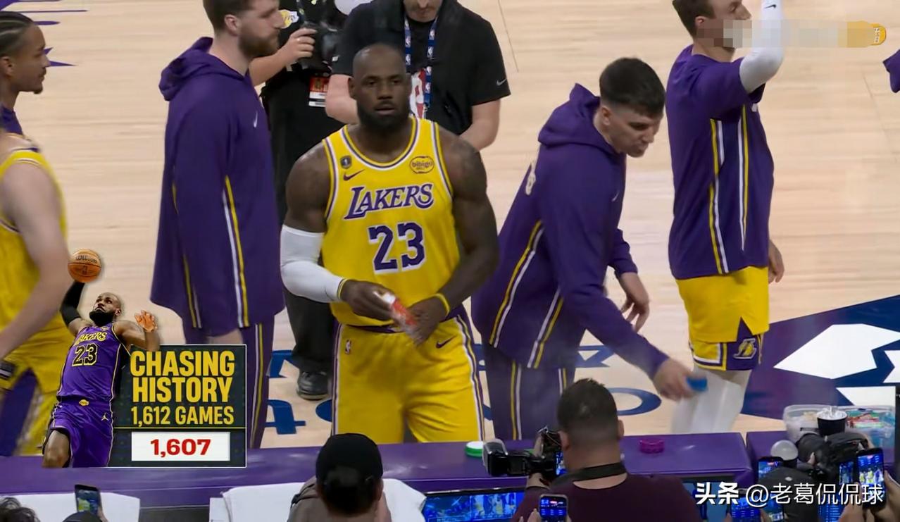 湖人巨星詹姆斯真是太讨厌得分了！在今天湖人主场迎战公牛的比赛中，目前双方的第一节