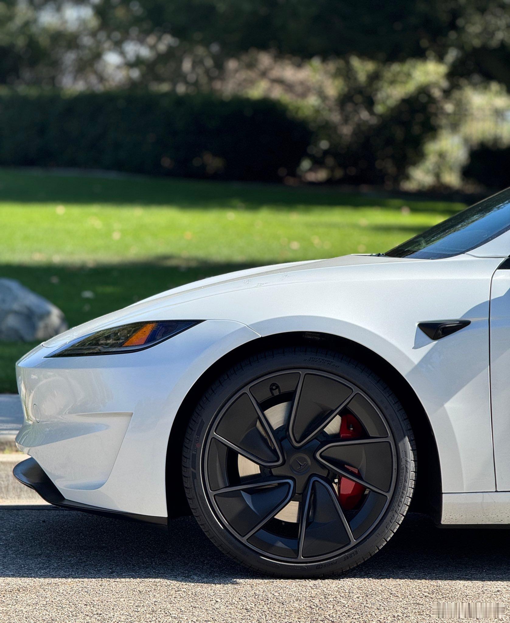 这车头 这轮毂越看越哇塞🤩特斯拉model3performance ​​​