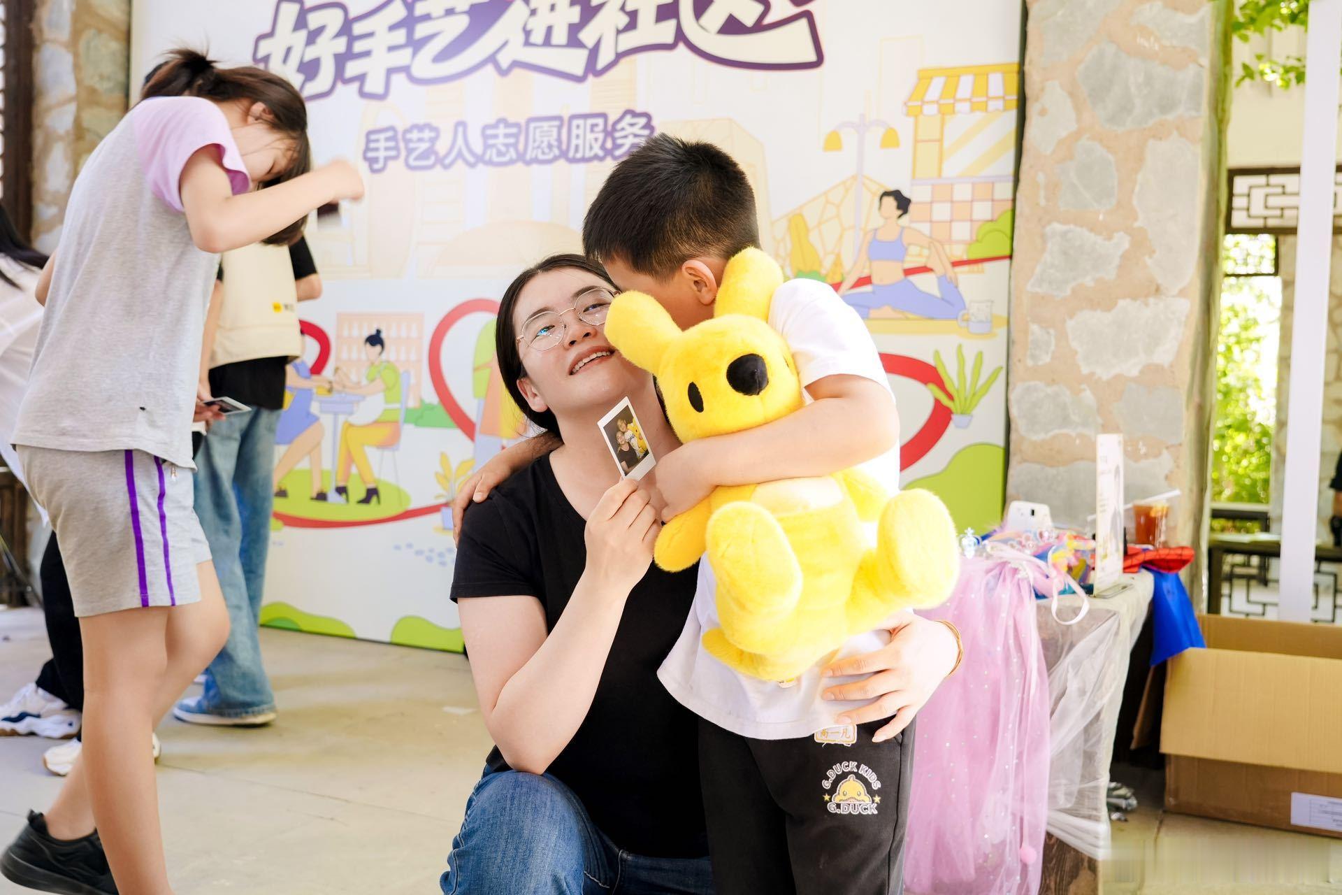 六一手艺人把主题乐园搬到了家门口手艺人把每个小孩的六一愿望都当真了 美团这场好手
