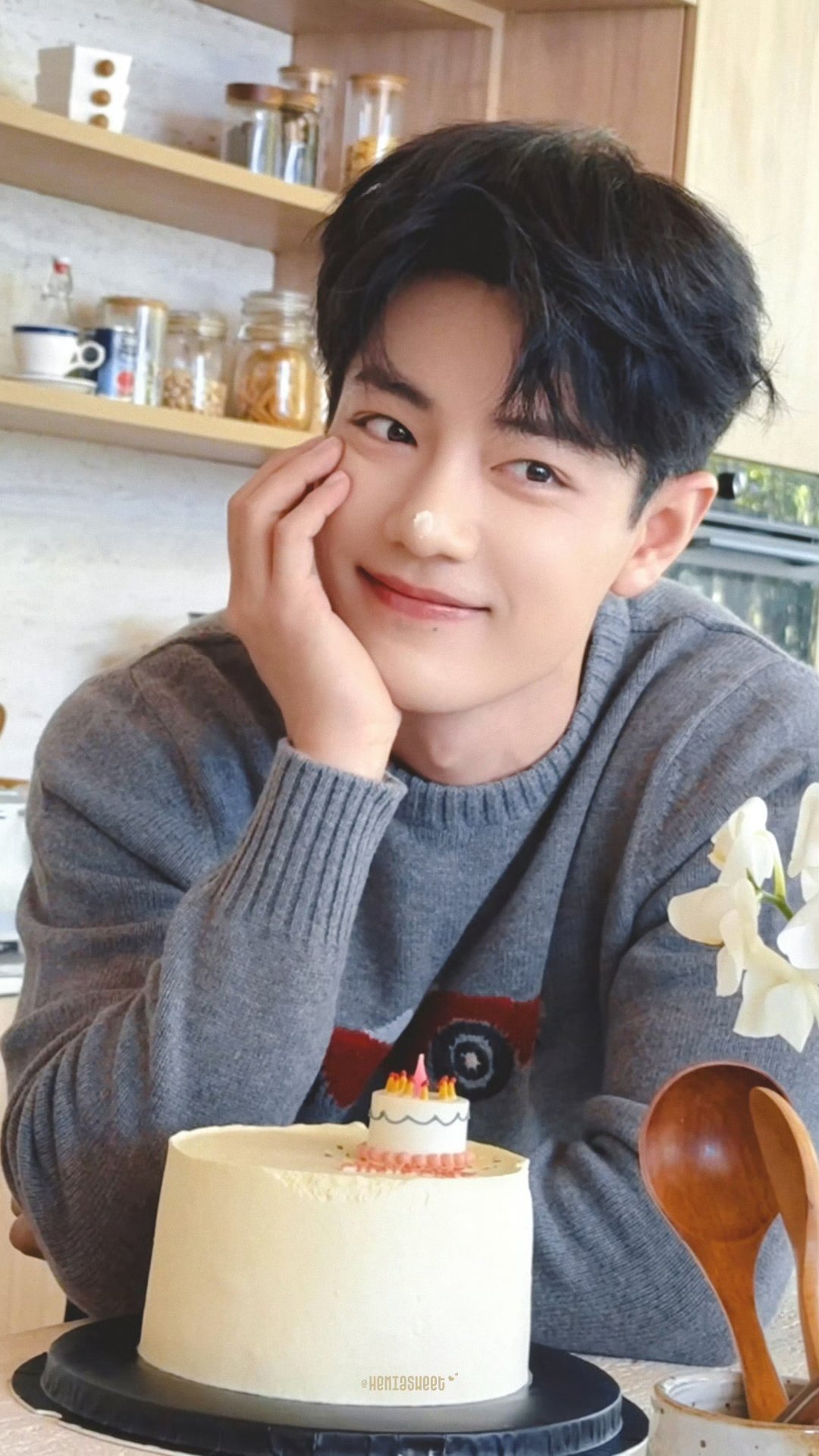 肖战壁纸肖战 肖战﻿肖战我喜欢你 你就像那明媚的阳光，照亮了我的内心(*˘︶˘*