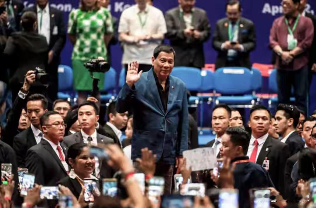 菲律宾政坛迎来重大变局，当地法院已经向副总统莎拉·杜特尔特发出逮捕令，作为前总统