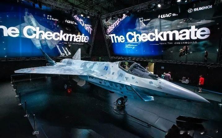 🇷🇺俄罗斯苏-75战斗机原型机。

2021年夏季，在莫斯科国际航空航天展览