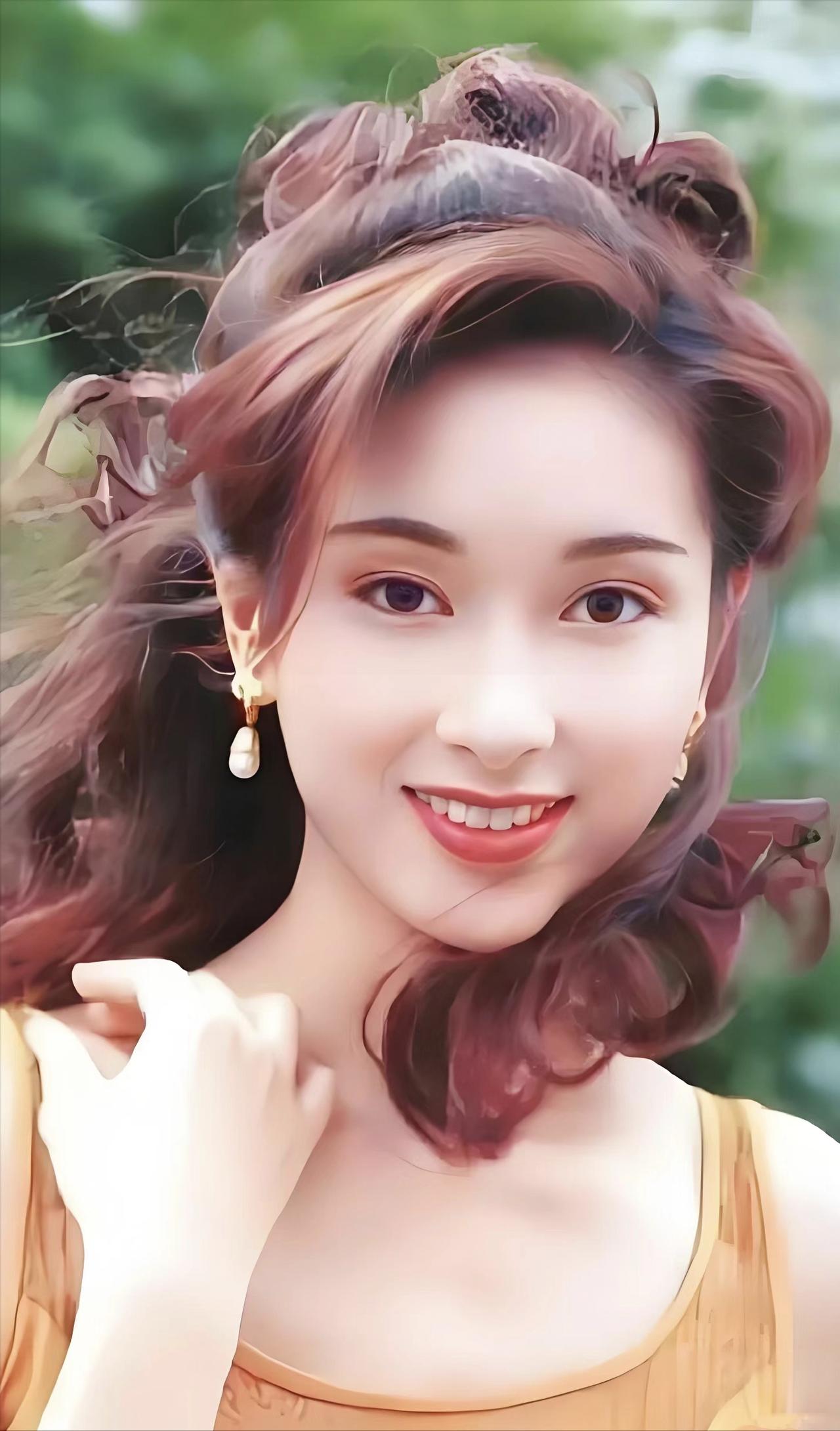 2001年，上海首富周正毅豪掷300万名车、20万见面礼，甚至租下12万月租的半