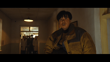 最爱的那年怂包也能一挑四 谁能想到怂包邵云飞会这么硬气⚡！手术室里多杰一直昏迷不