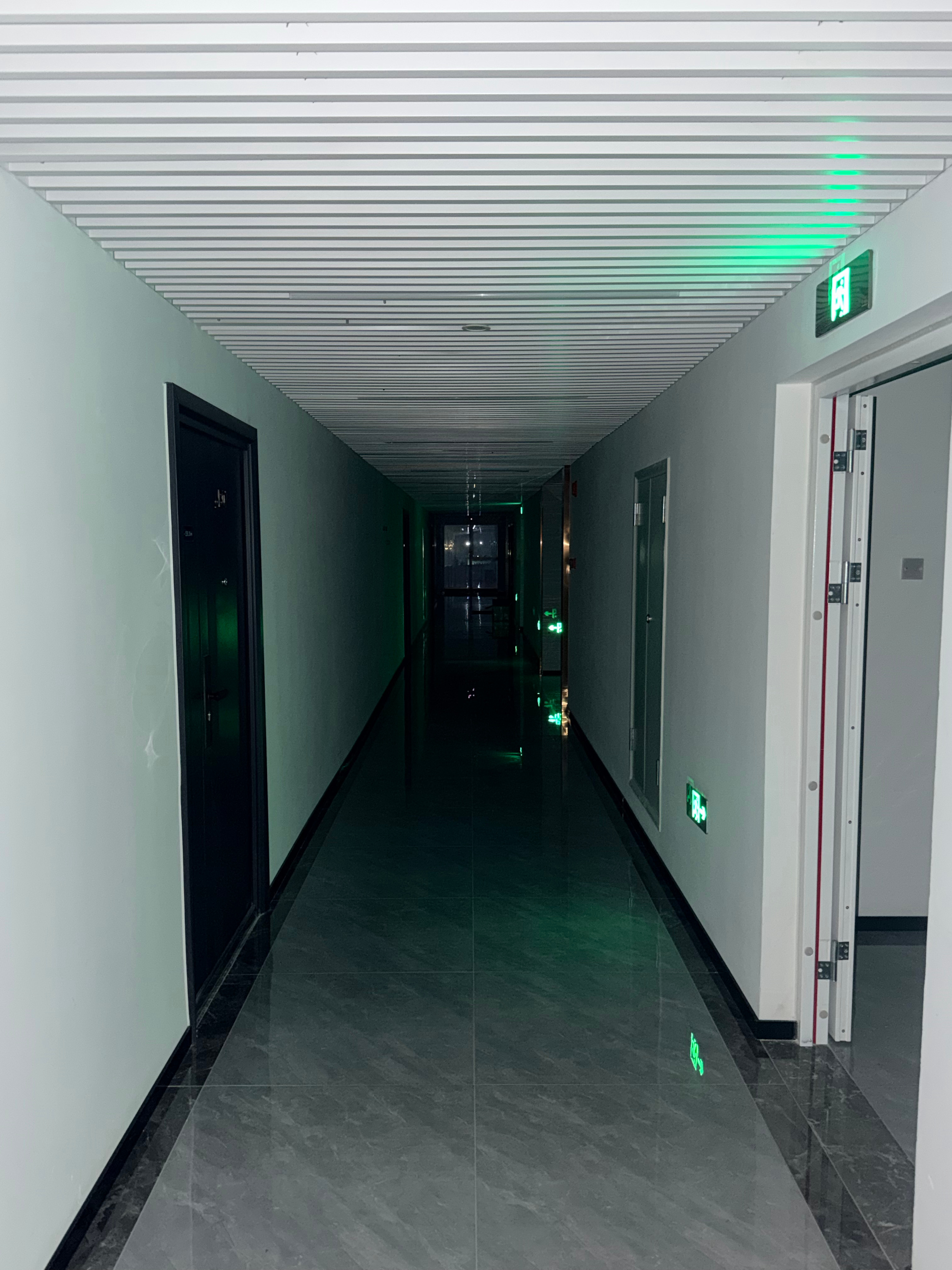 回府！又是漆黑一片这种感觉很奇妙仿佛回到了大学那会每次从图书馆出来都是被馆里的工