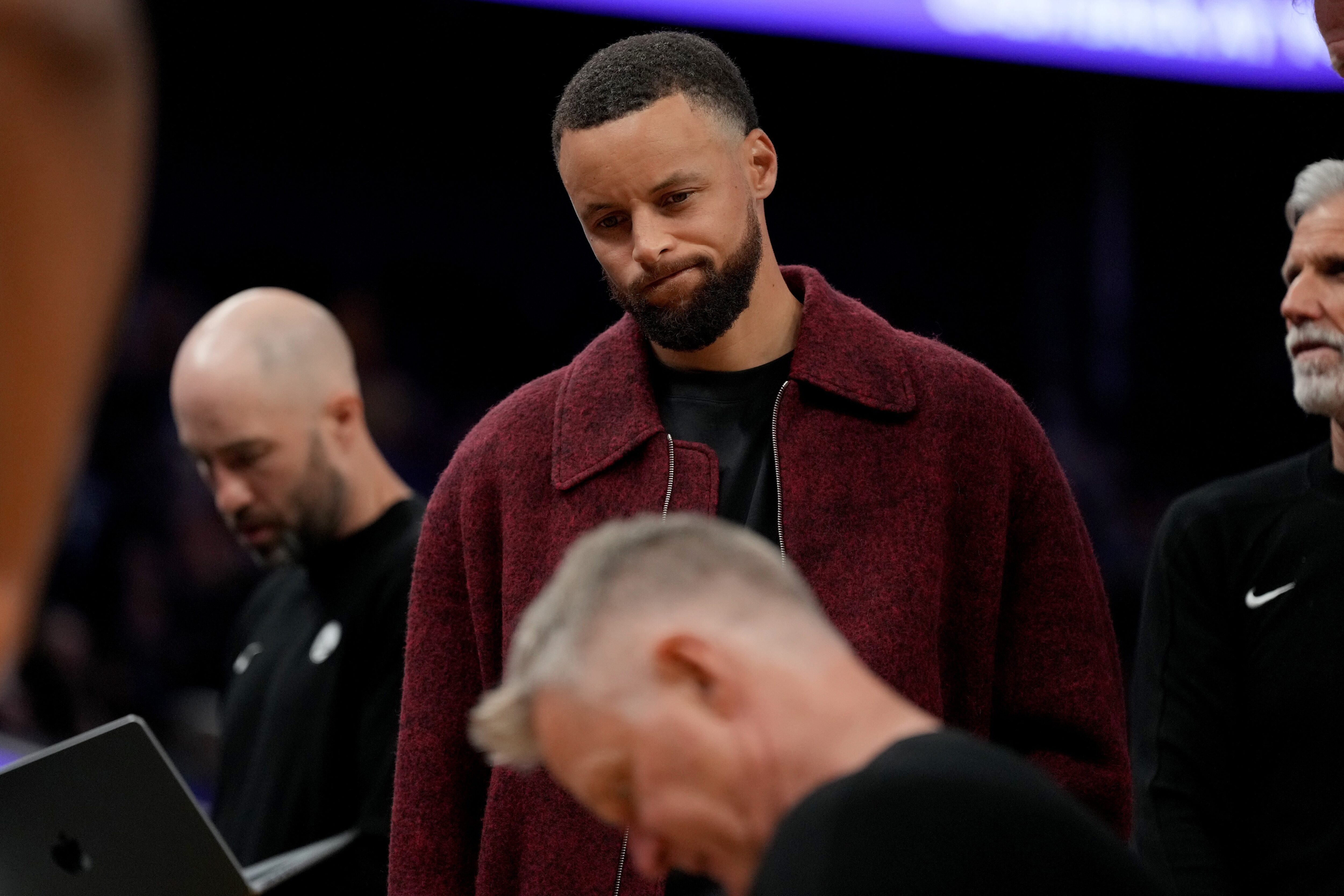 今天场边的库里，38岁生日快乐🎂🎉库里和我的看球青春库里生日