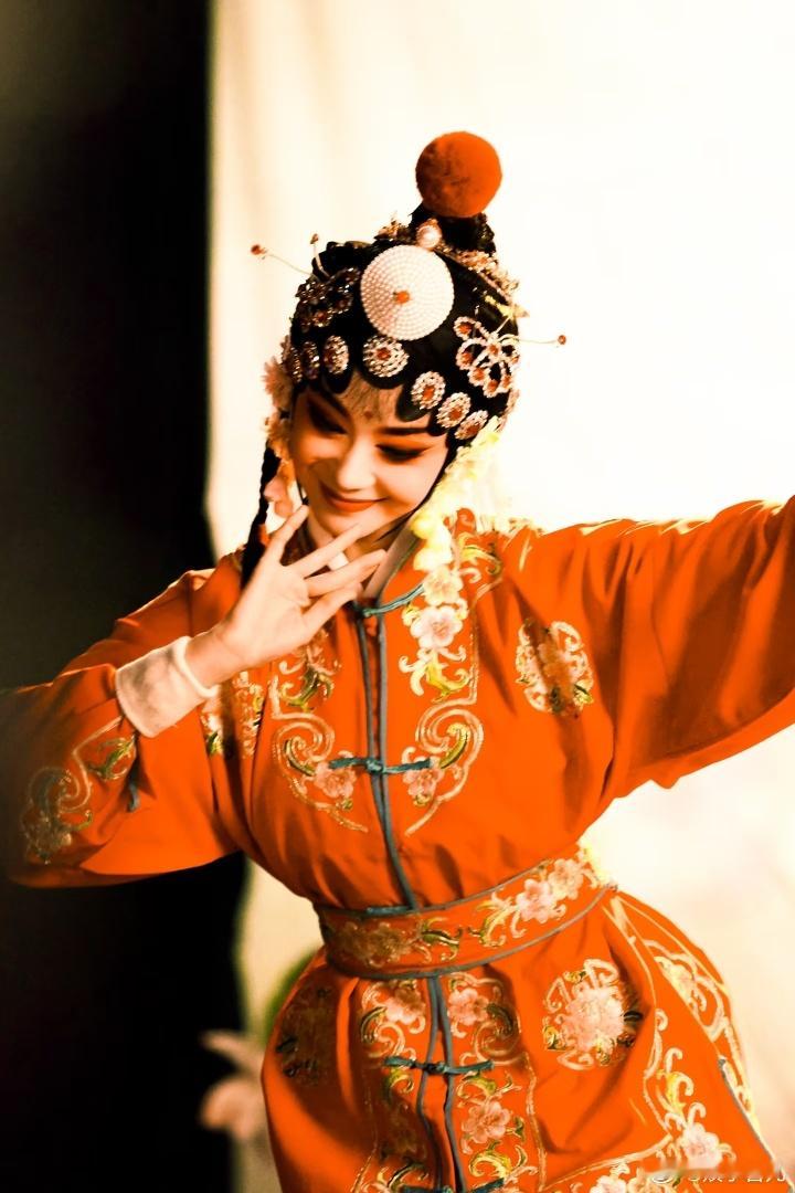 主角又不是爽文短剧 这不是一个完美的逆袭神话，而是一个女人的真实史诗。历经千帆依