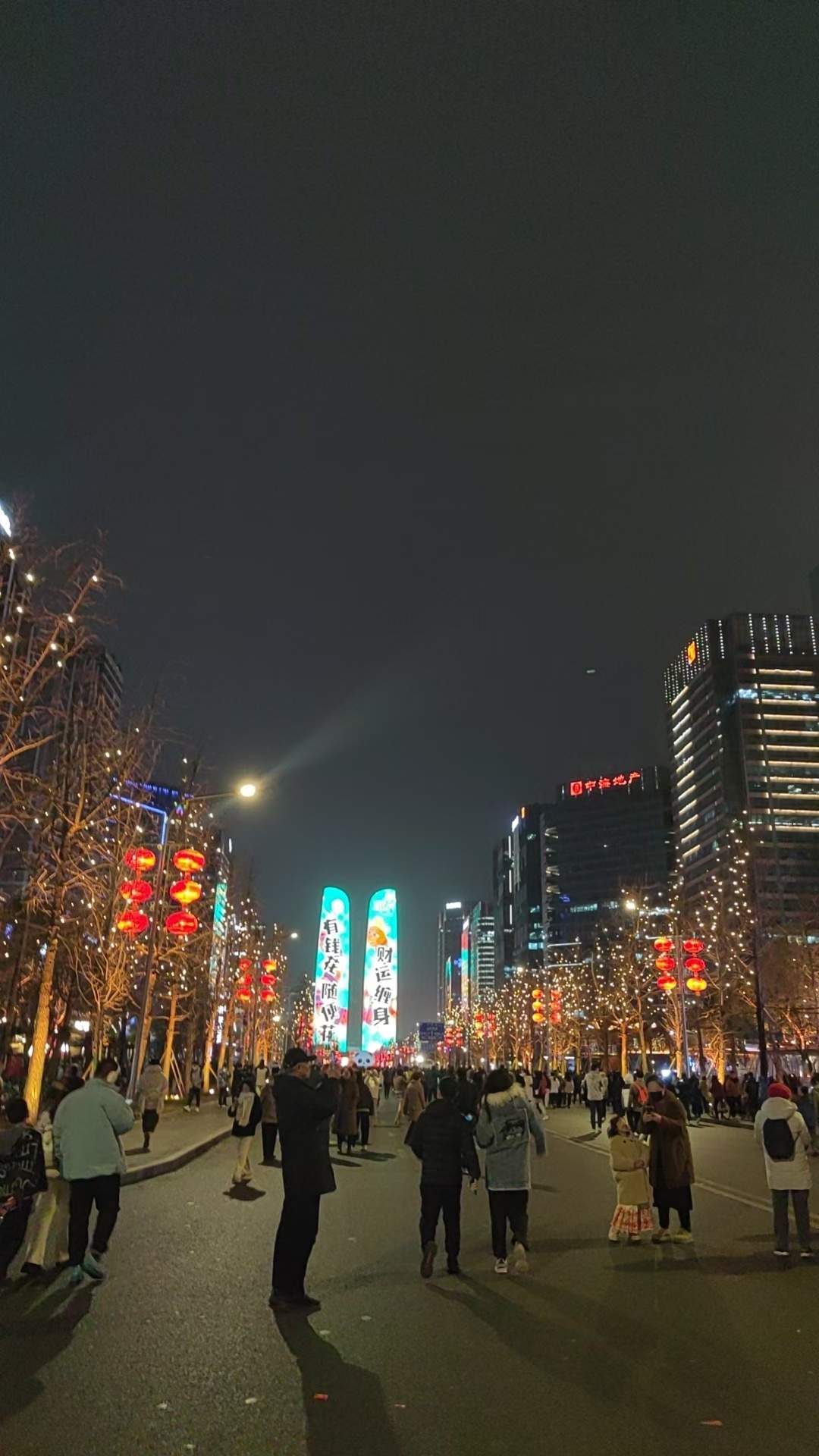 有没有熟悉成都的，知道这是哪儿么？顺祝大家元宵节快乐！ 元宵节快乐  花花星语[