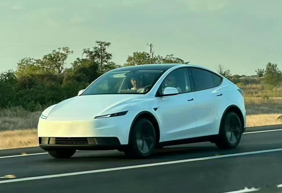 精简版ModelY售价 现在新能源车真是卷疯了，Model Y降价10%，纯丐版